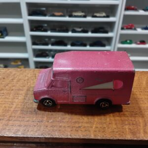 Fourgon de glaces rose n°224-259 Majorette 1/67