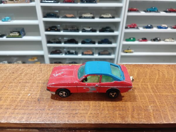 Ford Capri n°251 Majorette 1/60 (toit repeint)