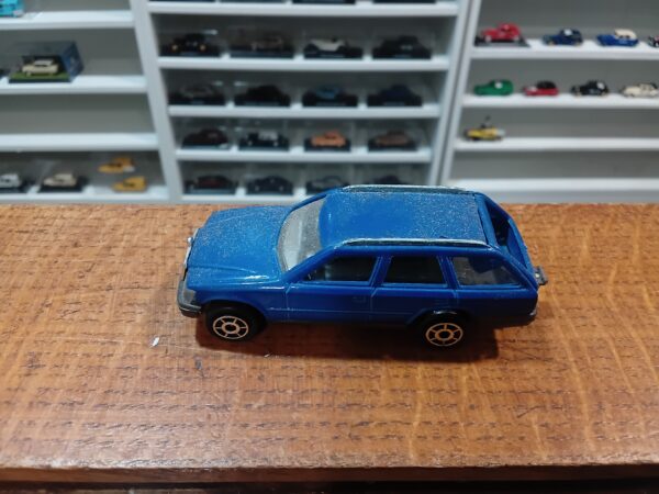 Mercedes 300 TE n°250 1/63 Majorette