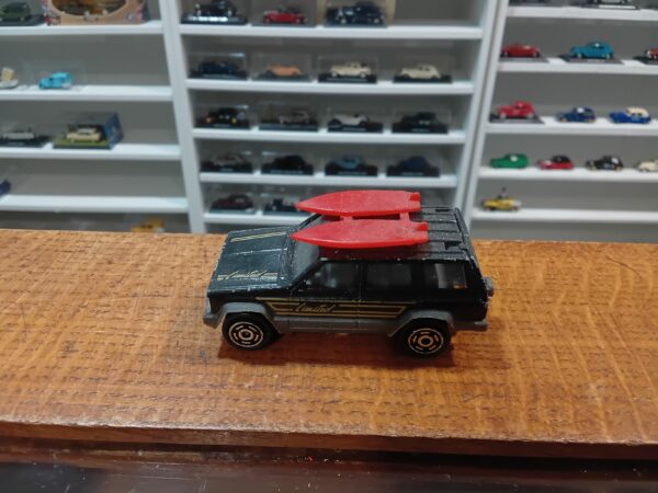 Jeep Cherokee surf n°224 Majorette 1/60