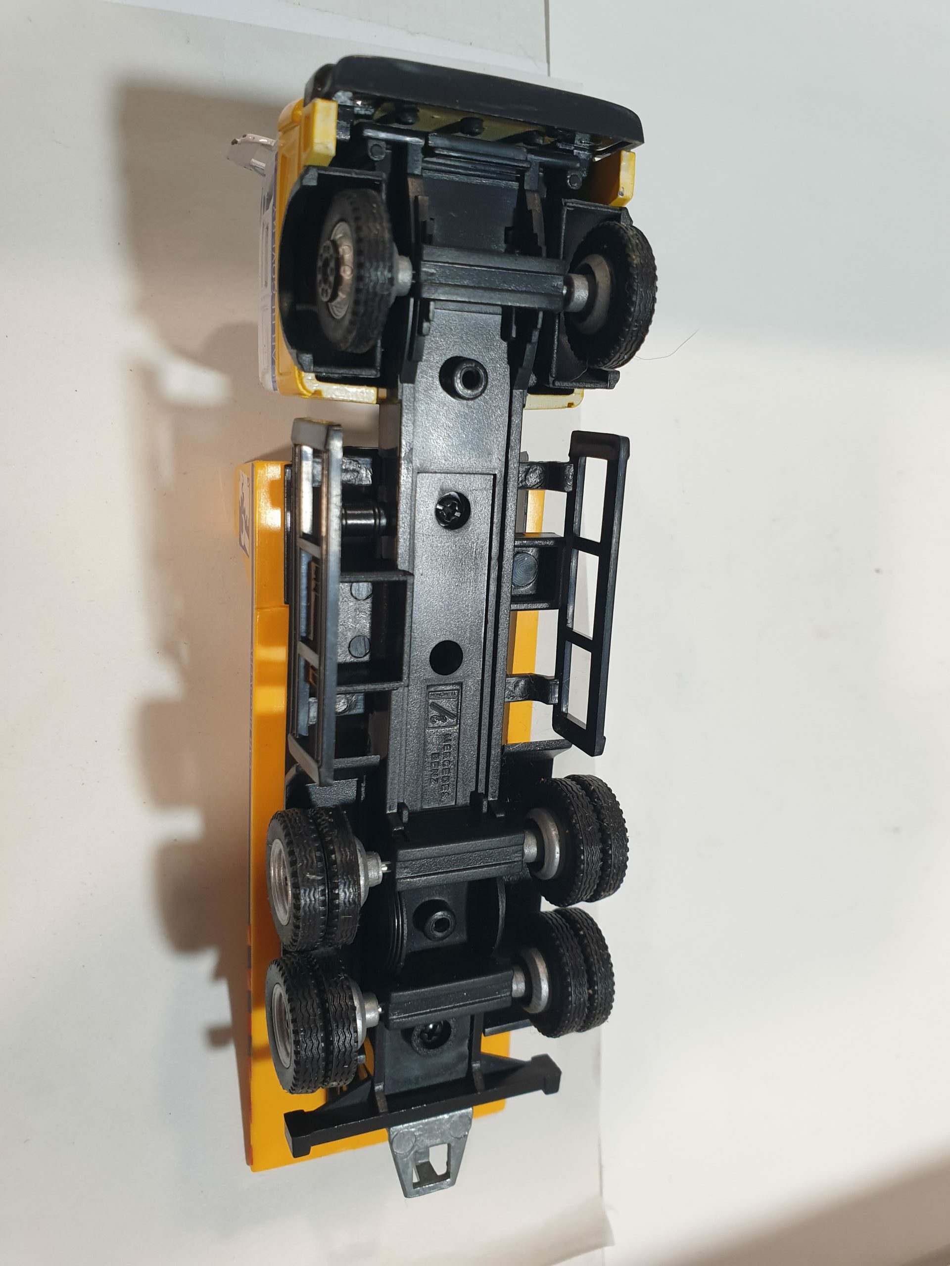 Camion Plateau Porte voiture Mercedes 1/50 – Image 4