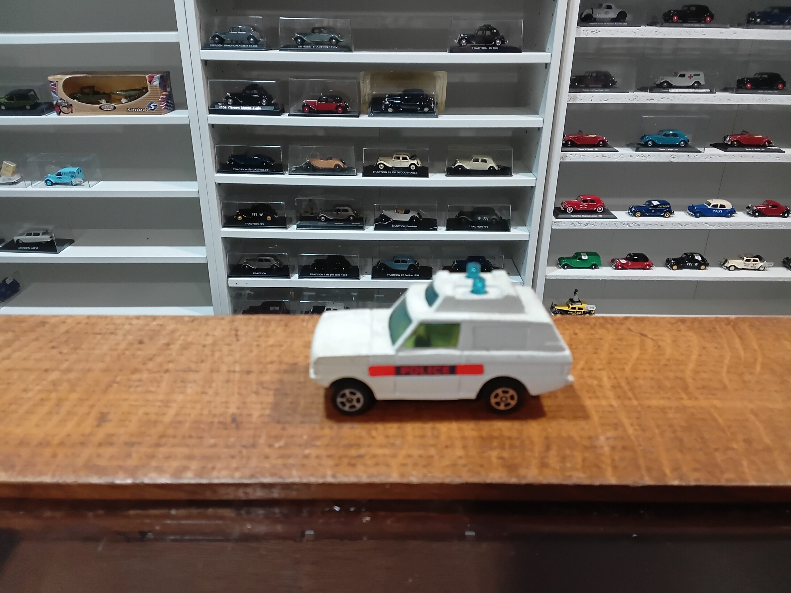 Range Rover Police Blanc Corgi Juniors 1/64