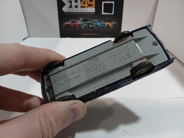 Oldsmobile Super 88 U.N.C.L.E. Corgi Toys 1/43 – Image 4