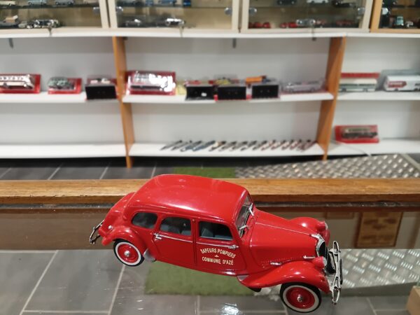 Citroën 15 Six Sapeurs Pompiers Commune d'Azé Solido 1/43