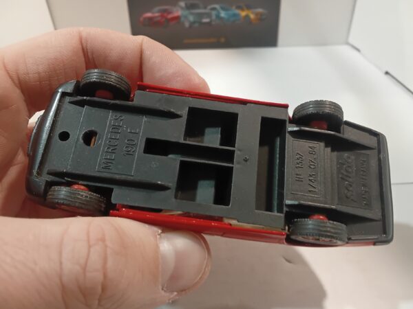 Mercedes 190 E Solido 1/43 – Image 5