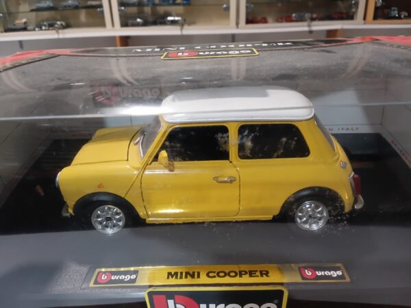Mini Cooper Burago1/24 – Image 3