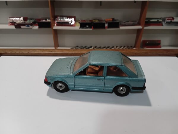Ford Escort 1.3 GL 1/36 Corgi