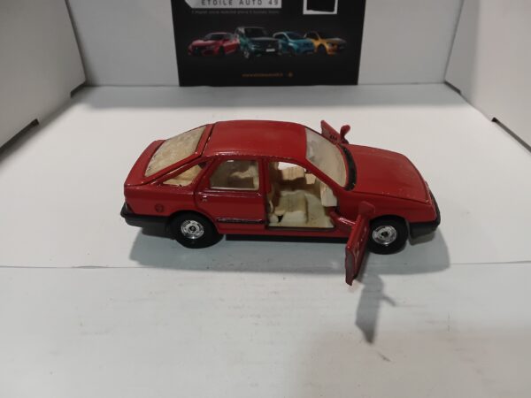 Ford Sierra 2.3 Ghia Corgi 1/36 – Image 4