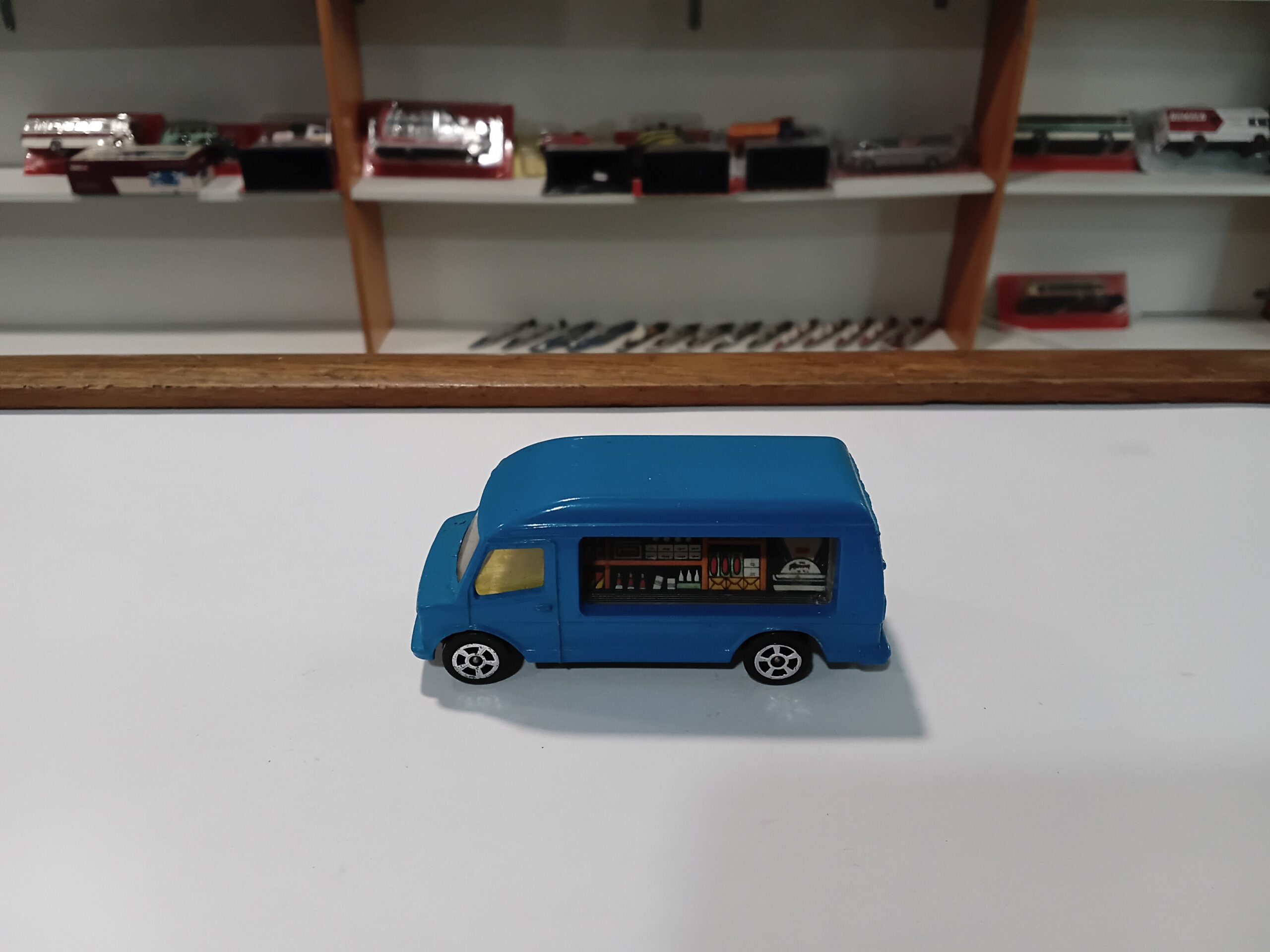 Mercedes Mobile Shop Corgi 1/64