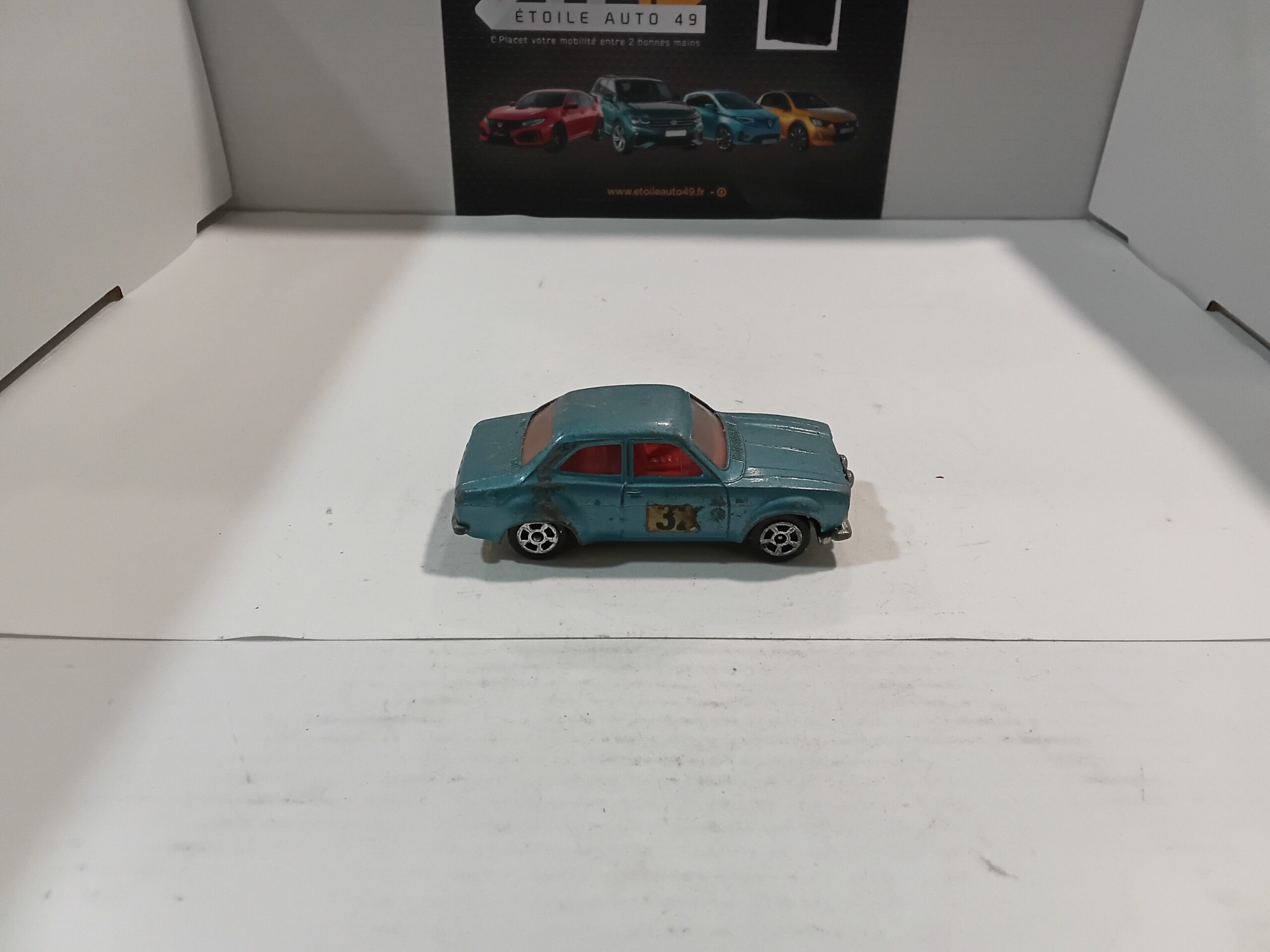 Ford Escort Corgi 1/64 – Image 4