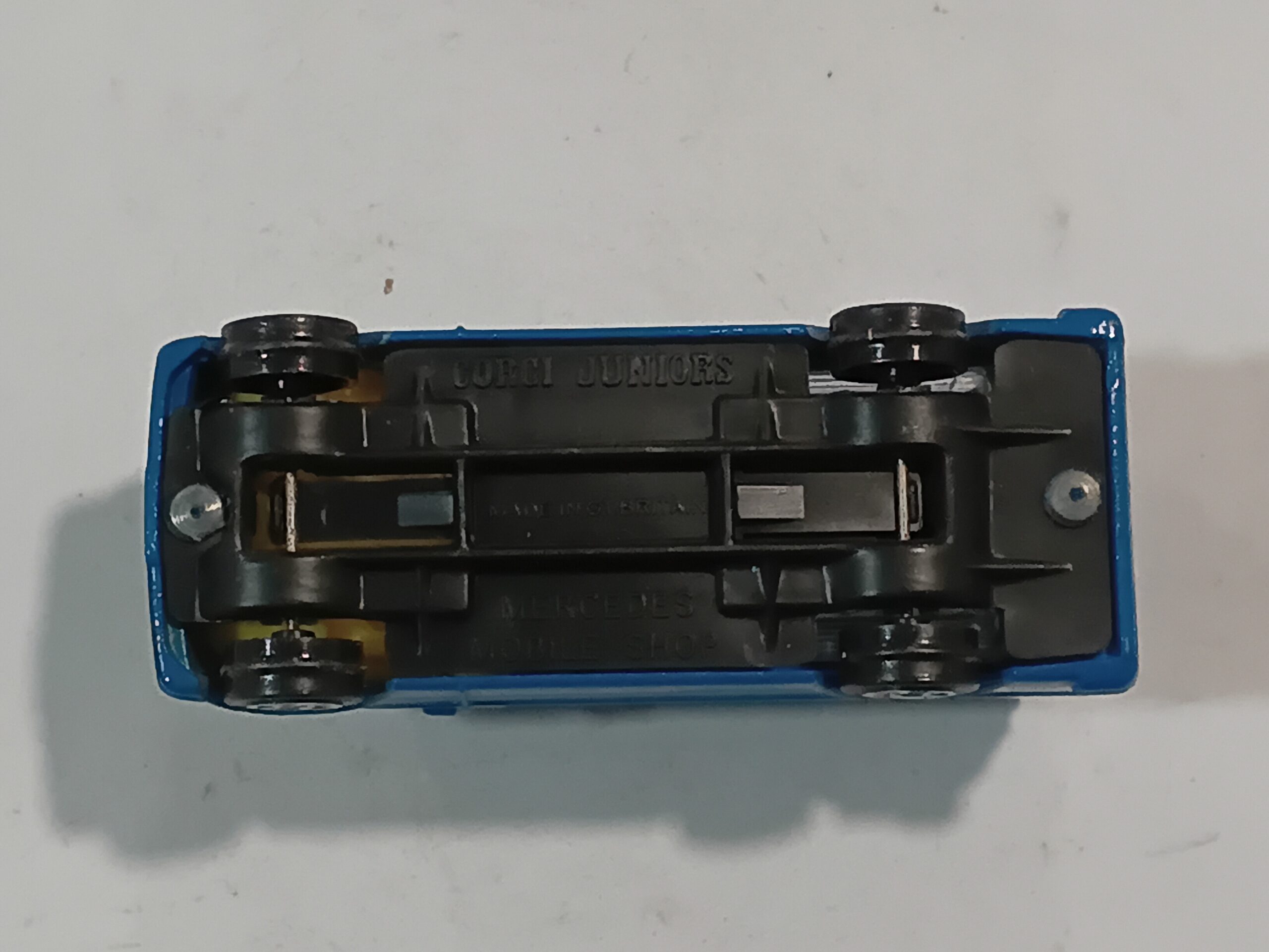 Mercedes Mobile Shop Corgi 1/64 – Image 5