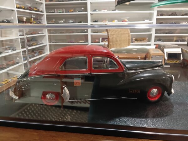 Peugeot 203 Taxi G7 1954 Solido 1/18 – Image 4