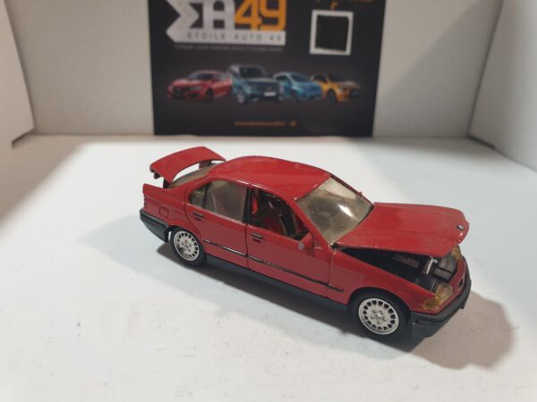 BMW Série 3 Rouge Solido 1/43 – Image 3