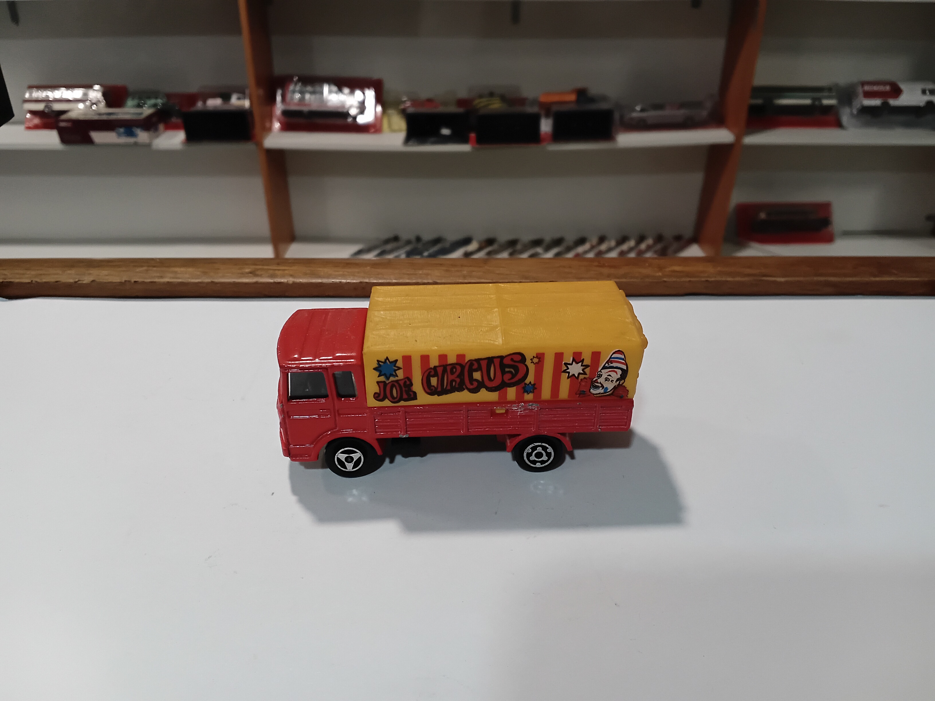 Camion Saviem Joe Circus Majorette 1/100