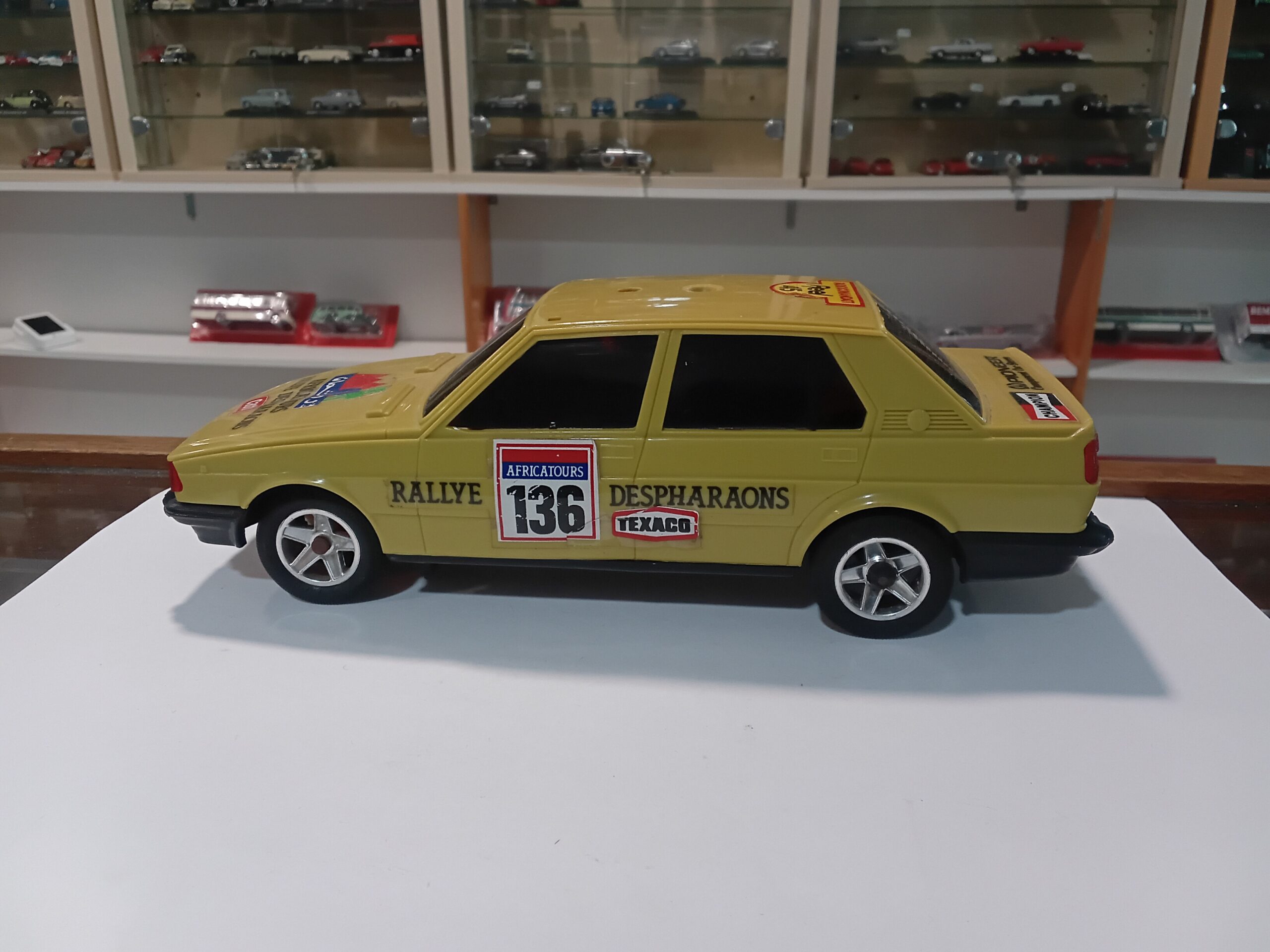 Voiture Télécommandée Alfa Roméo Giulietta Rallye Despharaons REEL 1/20