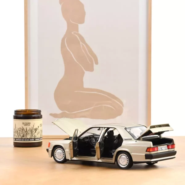 Mercedes-Benz 190 E 2.3-16 1984 Smoke Argent Métallisé 1/18 Norev – Image 3