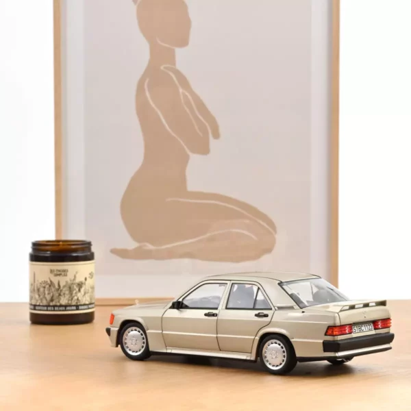 Mercedes-Benz 190 E 2.3-16 1984 Smoke Argent Métallisé 1/18 Norev – Image 9