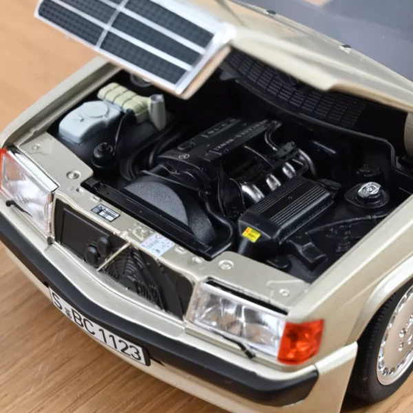 Mercedes-Benz 190 E 2.3-16 1984 Smoke Argent Métallisé 1/18 Norev – Image 4