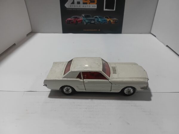 Ford Mustang Solido 1/43 – Image 4