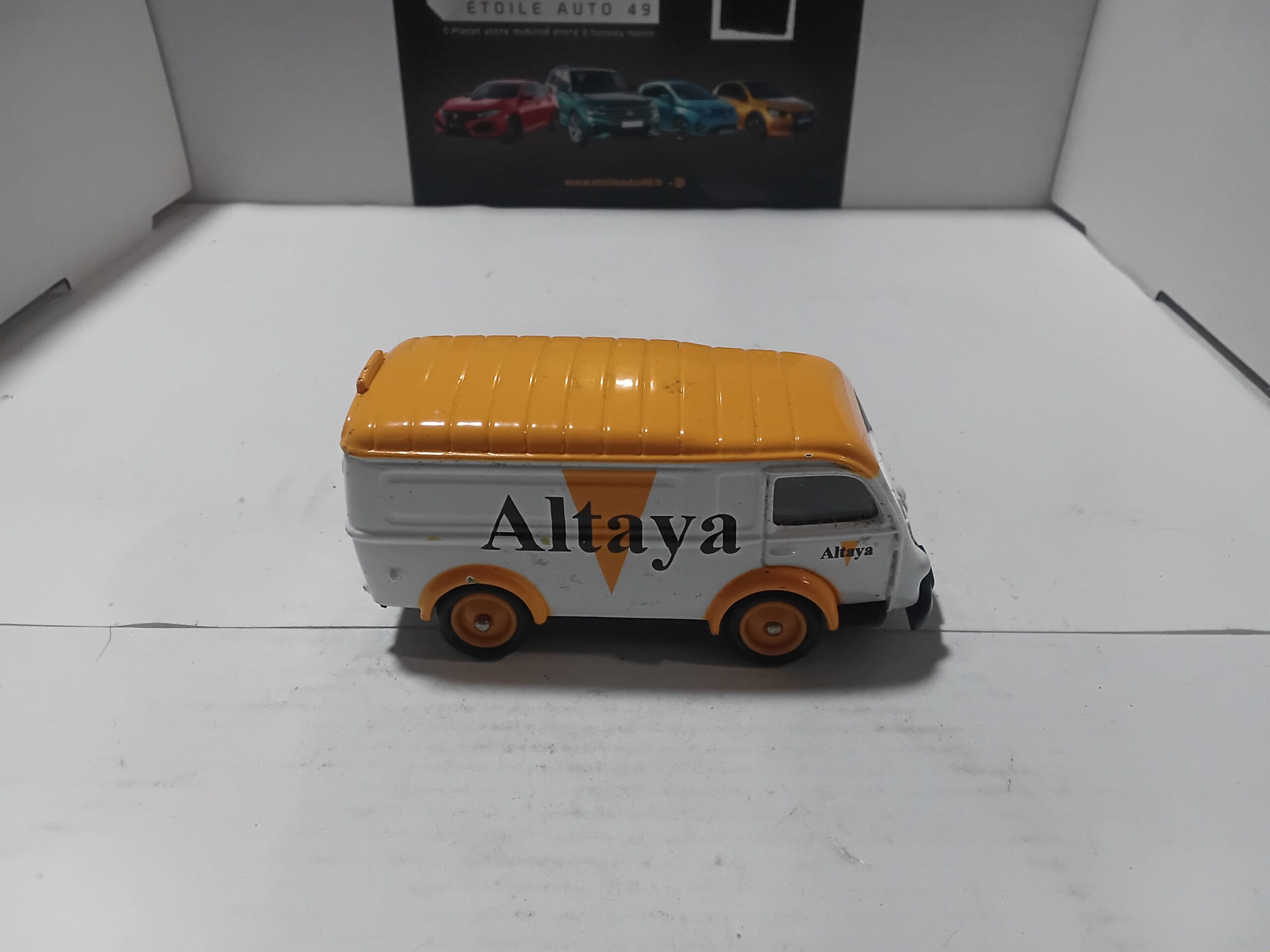 Renault 1000 KG Altaya Corgi 1/55 – Image 4