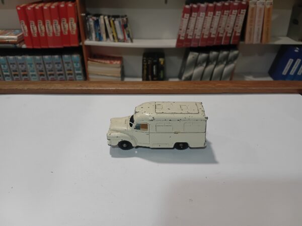 Lomas Ambulance n°14 Lesney 1/64