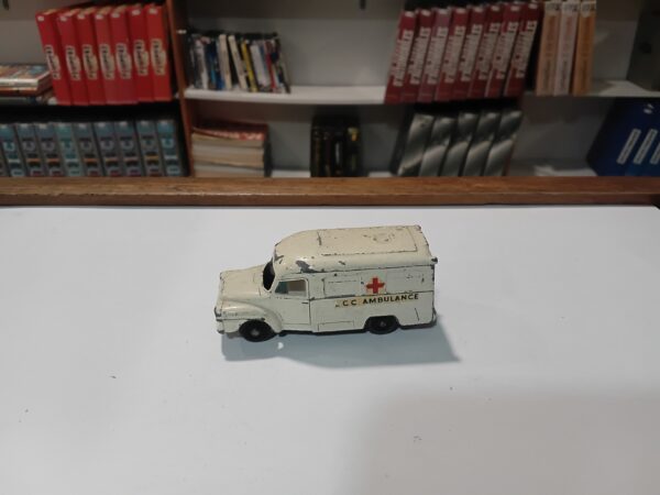 Ambulance Lomas n°14 Lesney 1/64