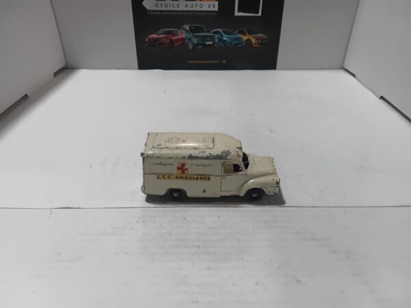 Ambulance Lomas n°14 Lesney 1/64 – Image 4