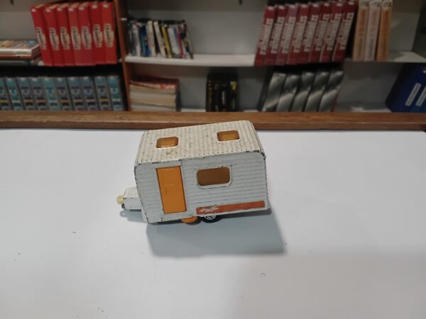 Caravan n°31 Matchbox 1/64
