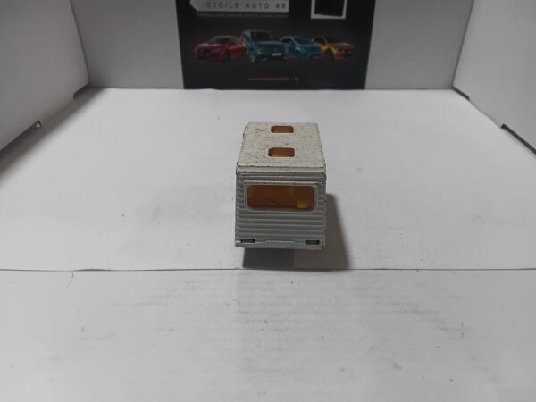 Caravan n°31 Matchbox 1/64 – Image 3