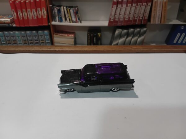 8 Crate 2002 HotWheels 1/64