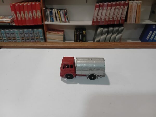 Camion à Ordures n°24 Budgie Model 1/100