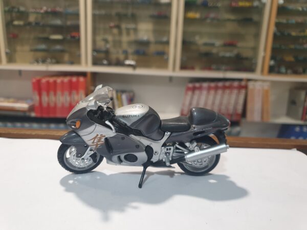 Suzuki GSX R 1300 R Hayabusa 1/18 Maisto Grise