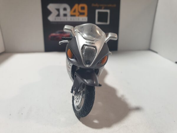 Suzuki GSX R 1300 R Hayabusa 1/18 Maisto Grise – Image 4