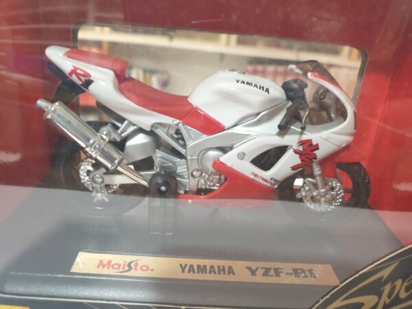 Yamaha YZF-R1 1/18 – Image 3