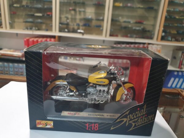 Honda FC6 1/18 en boite