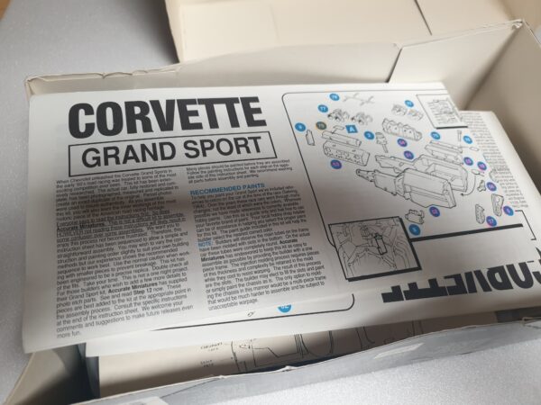 Maquette Corvette Grand Sport 1/24 Sebring 1984 Accurate Miniatures – Image 6
