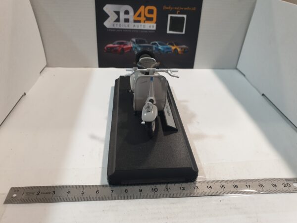 Miniature Vespa 125 CC Welly 1/43 – Image 4