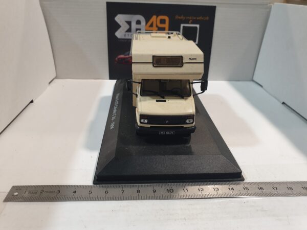 Citroën - C 25 Pilote R 470 - 1984 Avec socle 1/43 – Image 2