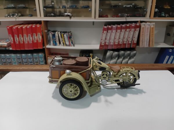 Peugeot Triporteur 55 TN 1952 1/18 Solido