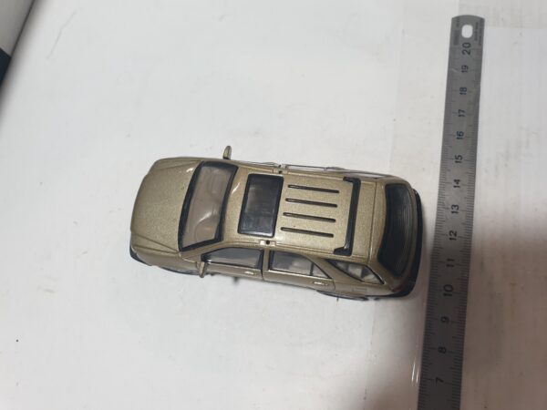 Lexus RX300 1/43 – Image 5