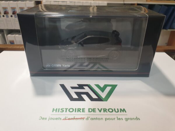 Toyota GRMN Yaris Circuit Package Gris 1/43 Kyosho – Image 2