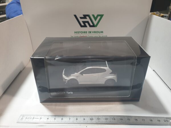 Toyota GRMN Yaris Circuit Package Blanc 1/43 Kyosho – Image 3