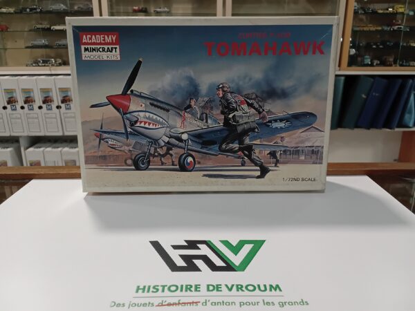 Maquette Curtiss P 40B Tomahawk Academy Minicraft Model Kits 1/72