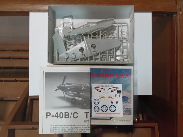 Maquette Curtiss P 40B Tomahawk Academy Minicraft Model Kits 1/72 – Image 2