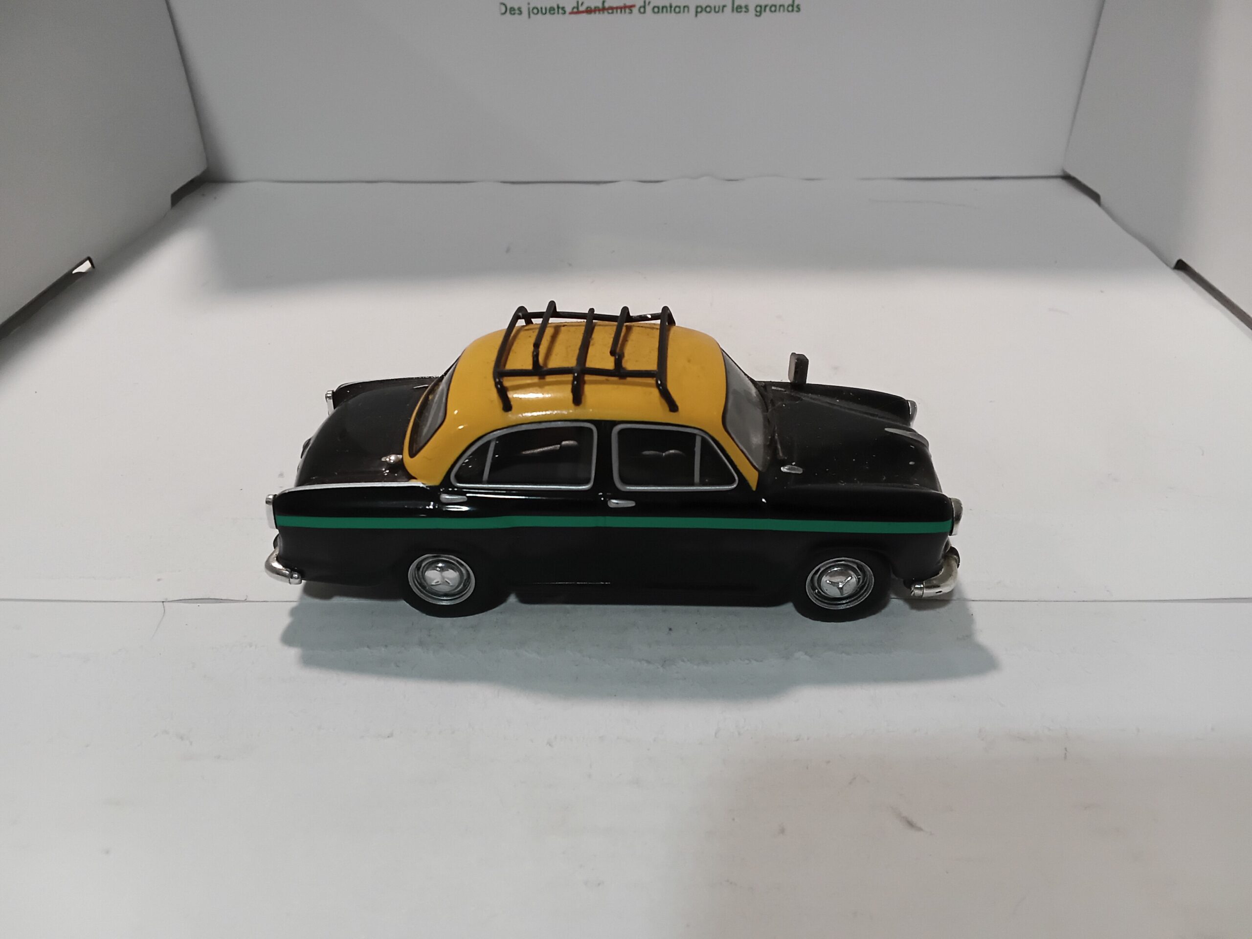 Hindustan Ambassador Taxi 1/43 – Image 4