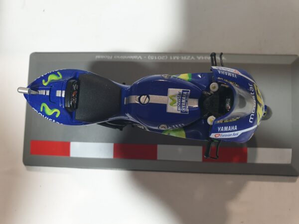 Yamaha YZR-M1 ( 2017 ) Valentino Rossi 1/18 – Image 6