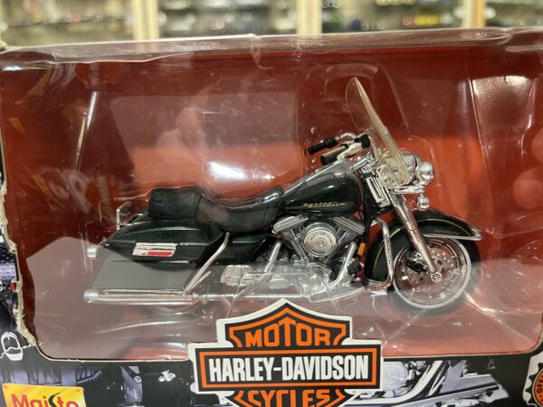 Harley Davidson FLHR Road King Maisto 1/18 – Image 2