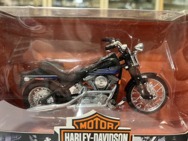 Harley Davidson FXSTSB Bad Boy Maisto 1/18 – Image 2