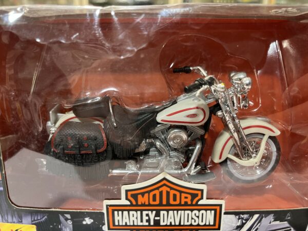 Harley Davidson FLSTS Heritage Springer Maisto 1/18 – Image 2