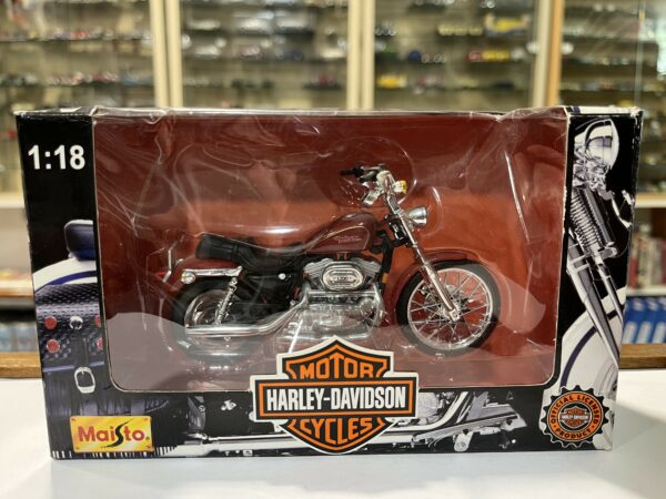 Harley Davidson XL 1200C Sportster 1200 Custom Maisto 1/18